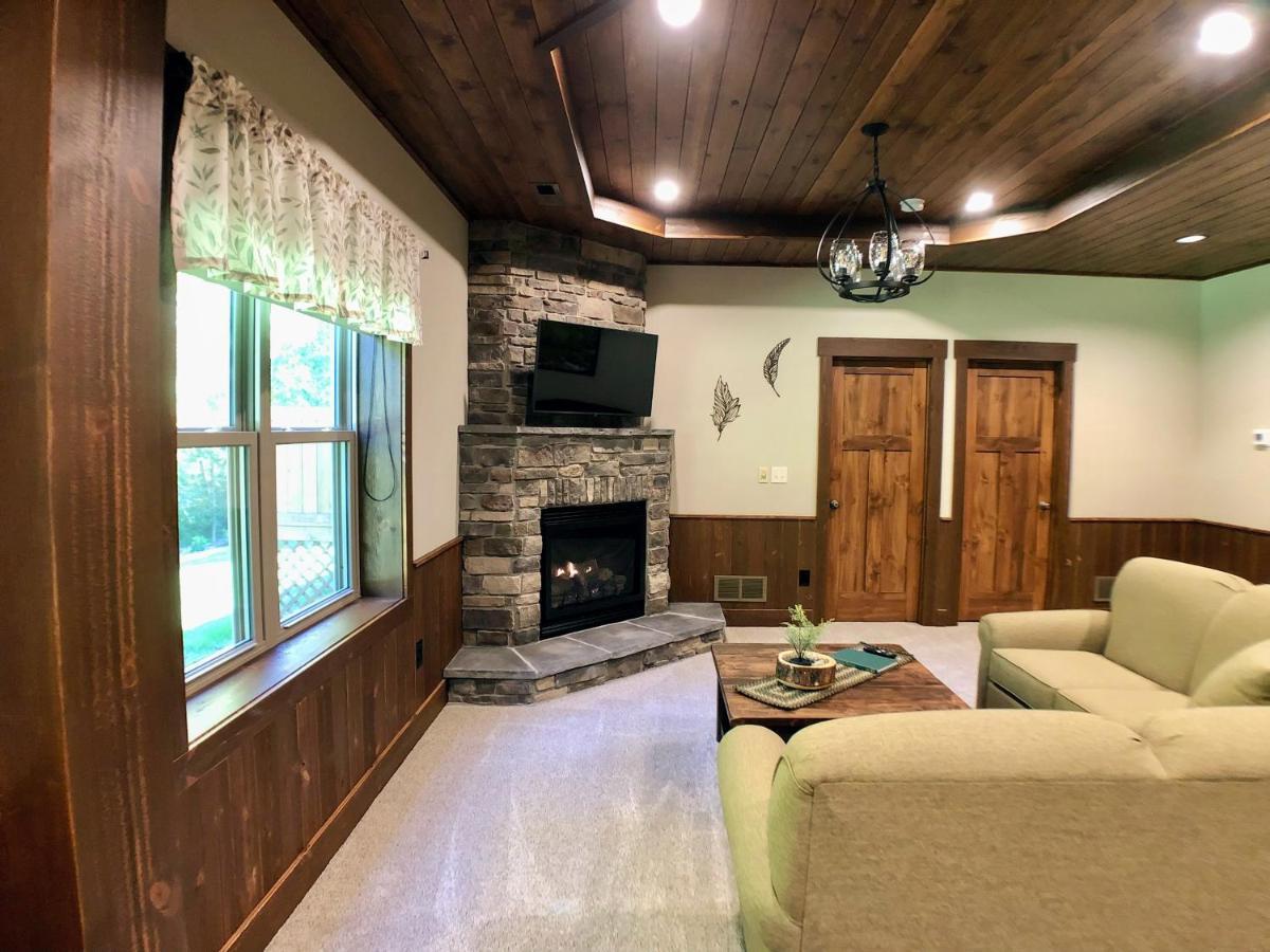 Sojourner'S Lodge & Log Cabin Suites Dundee Exterior photo