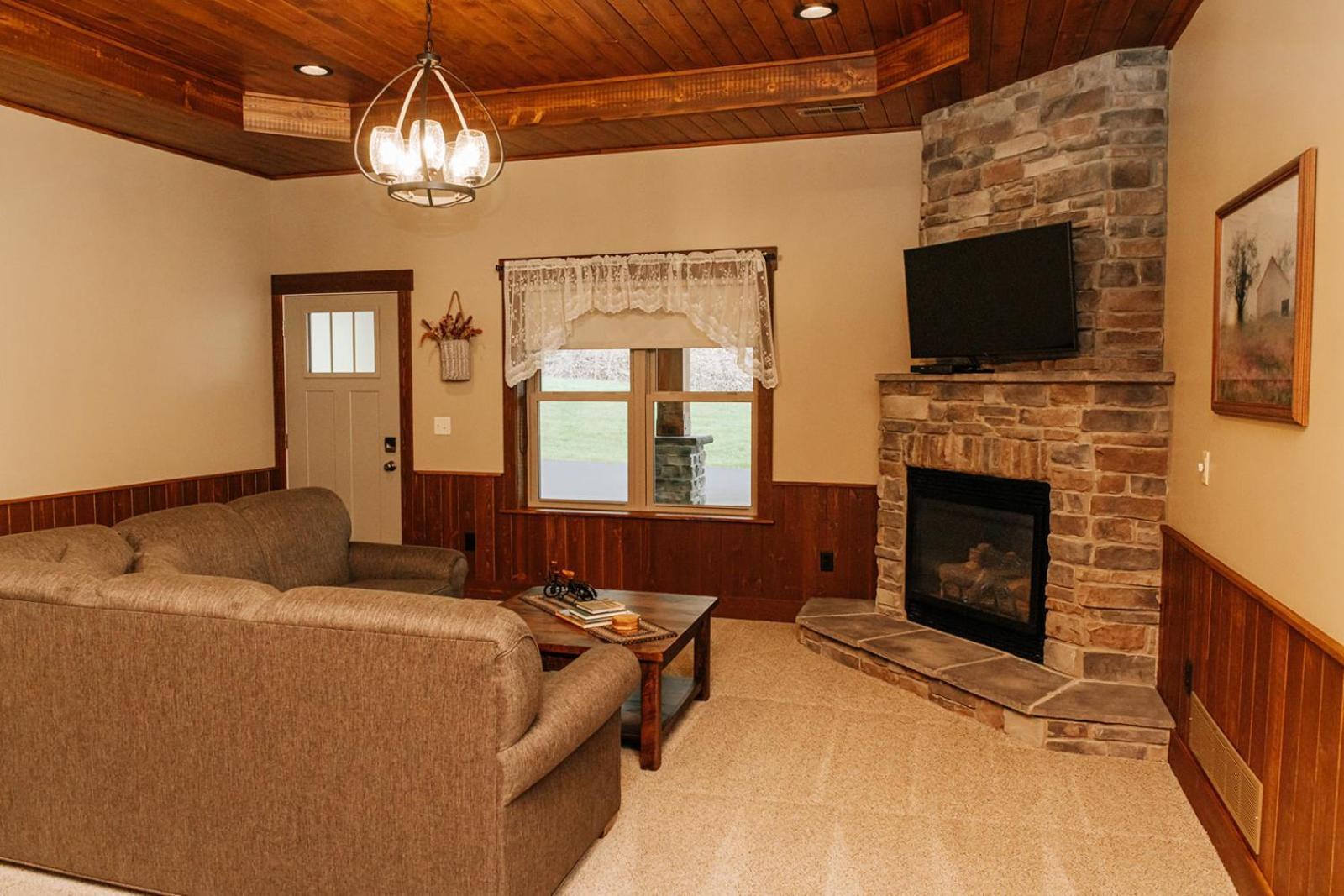 Sojourner'S Lodge & Log Cabin Suites Dundee Exterior photo